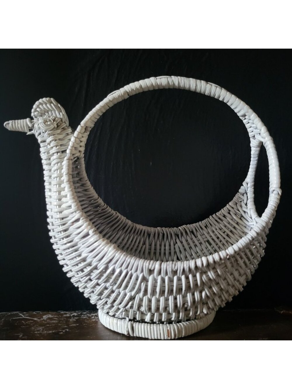 Vintage White Rattan Chicken-Shaped Basket Egg Basket